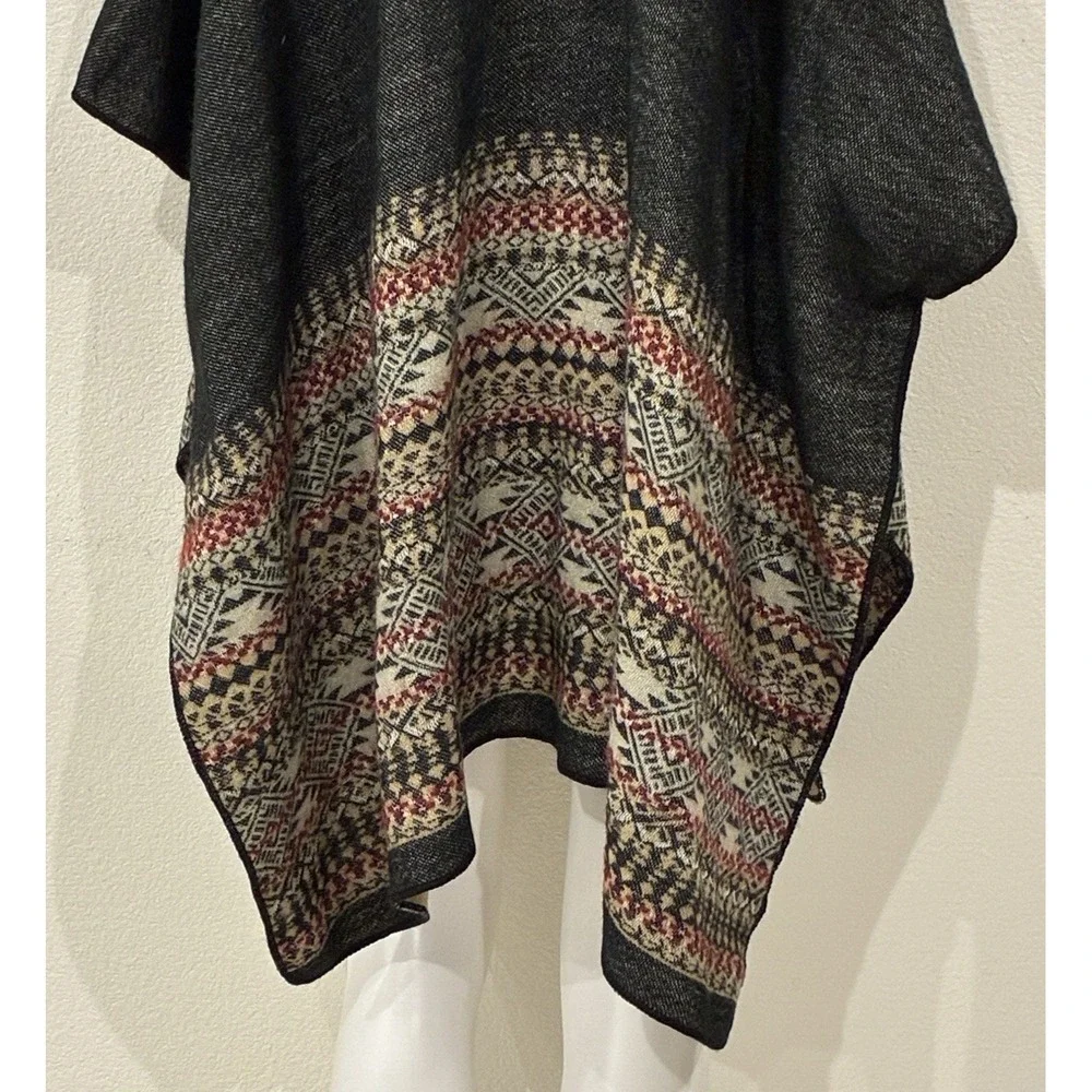 Gray Geometrical Pattern Boho Poncho OS Sustainable Tribal Quagga Green Label
